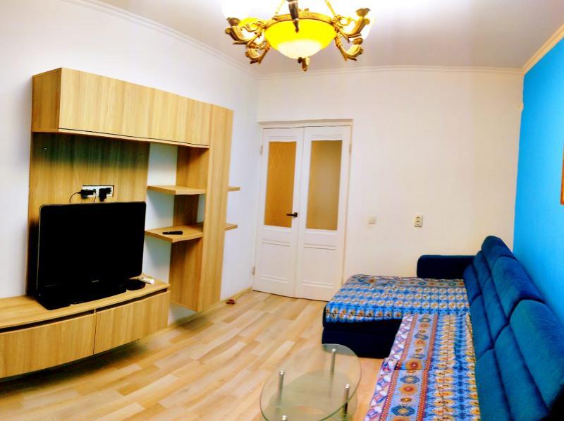 Сдам квартиру в районе (Жетысуйский): 2 комнатная квартира посуточно на Жандарбекова 220 - снять квартиру на Nedvizhimostpro.kz